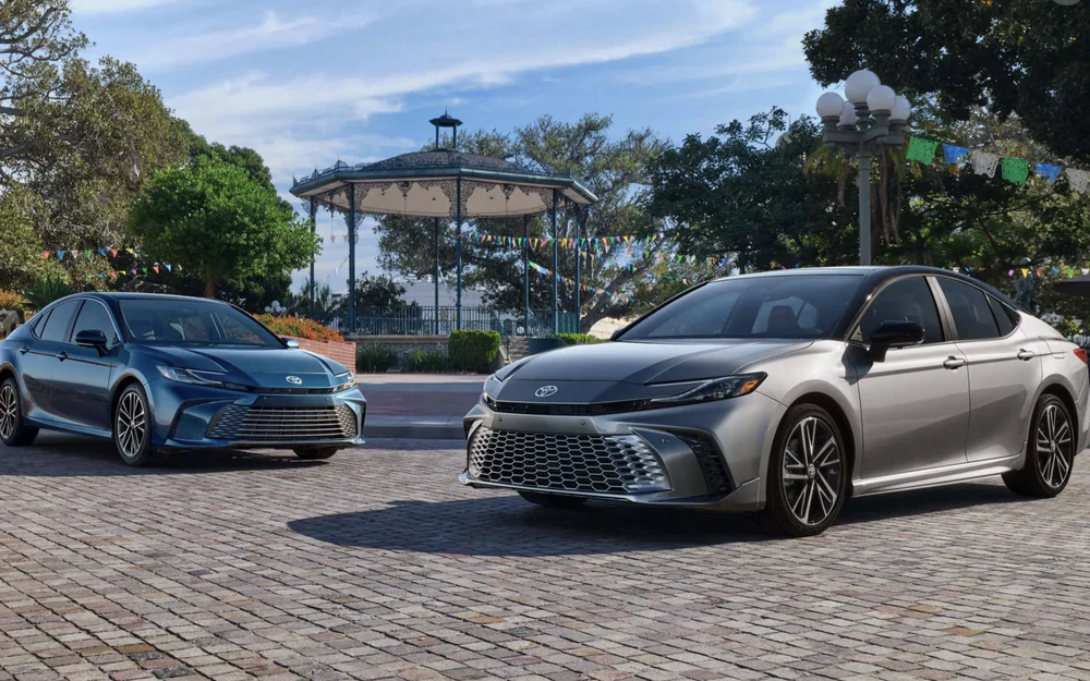 Triệu hồi hơn 500 nghìn xe Toyota Camry hybrid