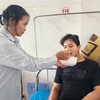 Nam sinh mồ côi bị tai nạn, sống qua ngày nhờ cơm từ thiện