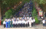 Hàng ngàn người dân TP.HCM dâng hương tại đền tưởng niệm các Vua Hùng ở TP Thủ Đức