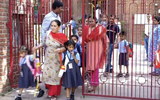 Khoảng 100 trường học tại Ấn Độ bị đe dọa đánh bom, phụ huynh vội vàng đón con