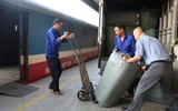 Hơn 15.000 kiện hàng cứu trợ được đường sắt chuyển miễn phí đến người dân vùng bão lũ