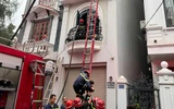 Giải cứu 3 người mắc kẹt trong đám cháy nhà lúc rạng sáng tại Hải Phòng