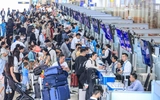 Sân bay Nội Bài đông nghẹt khách ngày cuối trước kỳ nghỉ Tết Dương lịch 2026