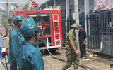 Lửa bùng cháy ở kho phế liệu rồi lan sang dãy trọ 10 phòng