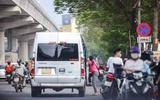 Hà Nội: Thu hồi phù hiệu gần chục xe hợp đồng, yêu cầu giám sát chặt chẽ hoạt động vận tải