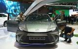 Bán chạy nhất phân khúc nhưng Toyota Camry vẫn còn xe tồn kho
