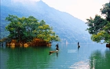Khi hai mặt nước soi chung bầu trời