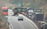 Bản tin TNGT 11/2: Xe khách tông dải phân cách cao tốc Cam Lâm - Vĩnh Hảo