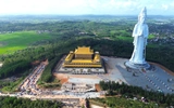 Du khách đổ về Quảng Ngãi chiêm bái ngôi chùa có tượng Phật cao nhất Đông Nam Á