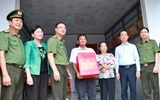 Bộ Công an trao tặng, bàn giao kinh phí xây 500 căn nhà ở Cà Mau