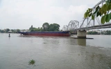 Sà lan va chạm cầu Ghềnh ở Đồng Nai: Tạm phong tỏa hiện trường, xác minh nguyên nhân