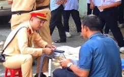 Phát hiện người đàn ông link w88 bằng lái vẫn hành nghề tài xế đưa đón học sinh