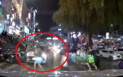 Ô tô tranh đường, suýt đâm trúng w88 đi bộ tại vạch kẻ sang đường