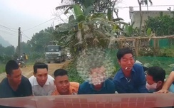 Một link w88 sụt hố, nhiều tài xế dừng lại hỗ trợ