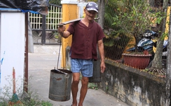 Gánh nước xuyên hai thế kỷ, “lão dị nhân” thành... kỷ lục gia