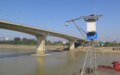 Tàu thuyền than vì khan cạn luồng
