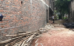 Nam công nhân rơi từ tầng 3 xuống đất tử vong