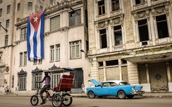 Lần đầu dân Mỹ "ngồi nhà" mua vé máy bay sang Cuba