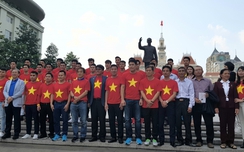 U23 Việt Nam dâng hương tượng đài Bác Hồ tại TP.HCM