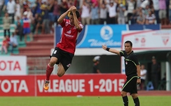 NÓNG 24h: w88 mobile V-League lại bắt chước Ronaldo ăn mừng