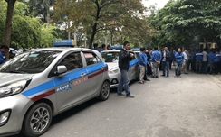 Hàng trăm tài xế taxi Ba Sao đình công, đòi quyền lợi