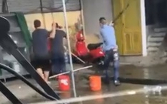 Video: "Đầu gấu" chém gục chủ w88.vin.link ngay trong bến