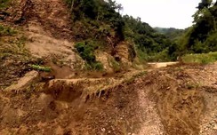 Đang ngủ cả gia đình bị vùi lấp, bé gái chết thương tâm