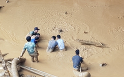 Cận cảnh cuộc tìm kiếm 2 phu vàng trong mỏ trái phép sâu hút