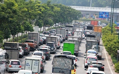 Ùn tắc nghiêm trọng cửa ngõ sân bay Tân Sơn Nhất chiều 25 Tết
