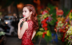 Hoàng Thùy w88 apk "thiêu đốt ánh nhìn" với váy ren đỏ