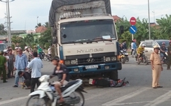 Xe tải chở vịt đâm xe máy chở cá, một người chết tại chỗ