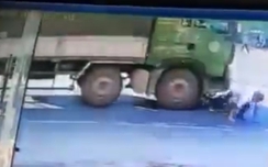 Sống sót thần kỳ dưới bánh xe tải ở Hải Dương