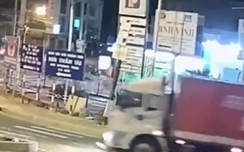 Video: Xe tải cán tử vong nữ sinh lớp 9 giữa phố Đà Nẵng