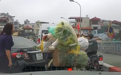 Video: Không được quay đầu xe, nữ tài xế chửi w88 mobile xơi xơi