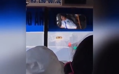 Clip tài xế xe bus w88 apk lái xe w88 apk hát gây "sốt" dân mạng