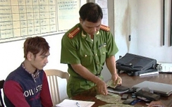 Trang phục bỏ quên tại hiện trường “tố giác” 2 tên trộm