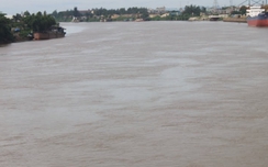 Thuyền đánh cá bị đâm chìm: Chồng sống sót, vợ tử vong