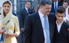 Con trai ông Poroshenko bị chỉ trích vì mặc áo nỉ w88