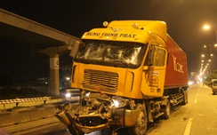 Húc đuôi container, tài xế tử vong