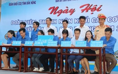 Hàng trăm thw88 comh niên cam kết tham gia giao thông có văn hóa