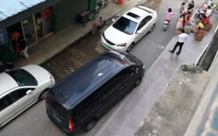 Đừng như “hai con dê qua cầu” khi tham gia giao thông