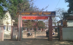 Ra can ngăn, thầy giáo bị nhóm thanh niên hành hung