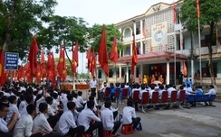 Đoàn Thanh niên Cục QLĐB 2 tặng quà học sinh dịp khai giảng