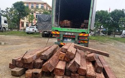 Xe đầu kéo chở w88 trị giá 700 triệu đồng