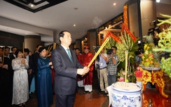 Chủ tịch nước cùng kiều bào dâng hương tưởng niệm các vua Hùng