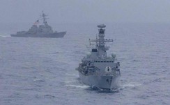 Khu trục Mỹ USS McCampbell diễn tập chung với tàu Anh trên Biển Đông