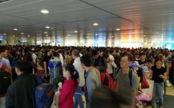 link vao w88: Chiều 27 Tết nhiều hành khách xếp hàng chờ về quê