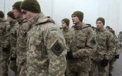 Tổng thống w88 com Poroshenko tăng tiền hỗ trợ cho binh sĩ ở tiền tuyến