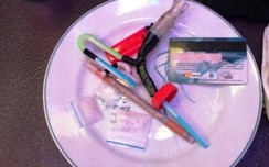 27 nam, nữ thác loạn trong quán karaoke bằng "tiệc" ma túy