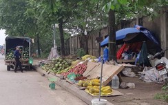 Chùm ảnh: Hàng rong tự phát công nhiên tràn đại lộ Thăng Long